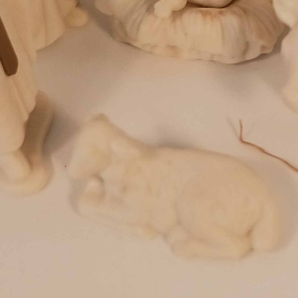 Porcelain Nativity 10 pc. set distributed by Hudson Corp. Ivory Color - Picture 9 of 11